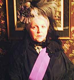 Queen Victoria - Murdoch Mysteries image 103